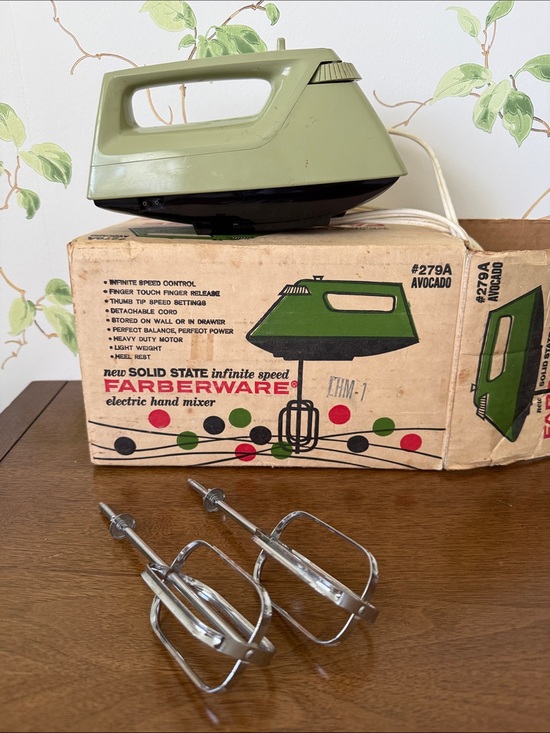 Farberware Other - Farberware 70s Avocado Green Electric Hand Mixer Original Box